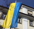 Die blau-gelbe Flagge der Ukraine weht